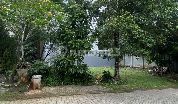 Kavling Hook Taman di Foresta Collinare BSD, Tangerang Selatan