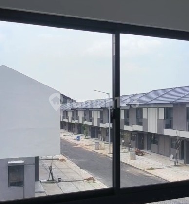 Rumah 2 Lantai 3 BR di Park Serpong Gading Serpong, Tangerang