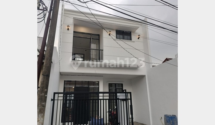 Rumah Cantik Brand New Modern Klasik di Kencana Loka Bsd, Tangerang Selatan Rumah Cantik Brand New Modern Klasik di Kencana Loka Bsd, Tangerang Selatan