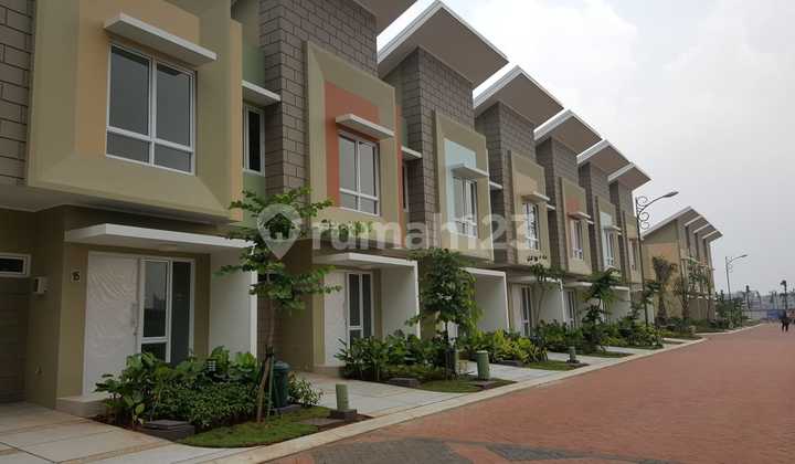 Rumah View Taman dan Danau di Arcadia Village Gading Serpong, Tangerang