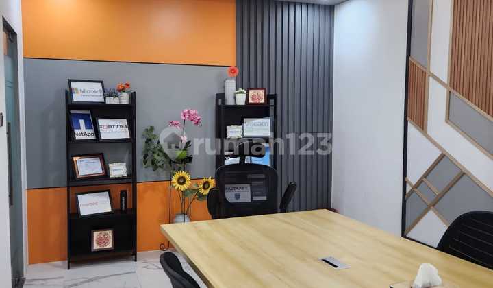 Ruko 4 Lantai Semi Furnished di Business Park Kebon Jeruk Jakarta Barat