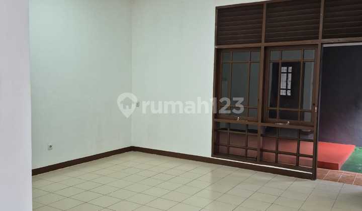 Disewakan Rumah Terawat Baru Renovasi di Villa Melati Mas, Tangerang Selatan 2