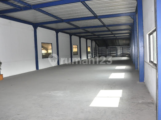 Gudang Ada Mess di Jembatan Simpang Tujuh, Tangerang