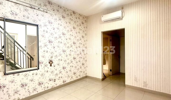 Ready-to-Live House in the West Coast Cluster of Amerika Green Lake City