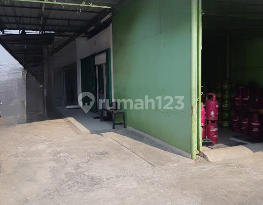 House in Pinang Tangerang, Strategic Road Front Location 2