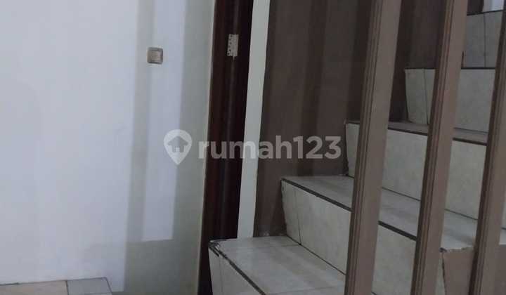 Affordable and Strategic 3-Storey Shophouse in Kresek Raya 2