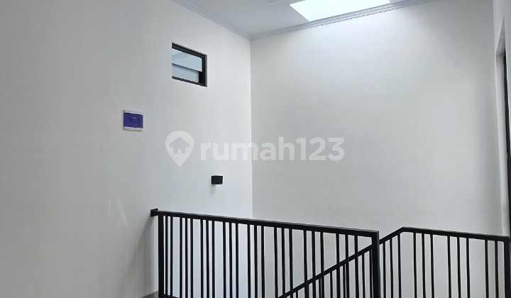 Rumah Cantik Siap Huni Kav Dki Meruya 2 Lantai Strategis 2