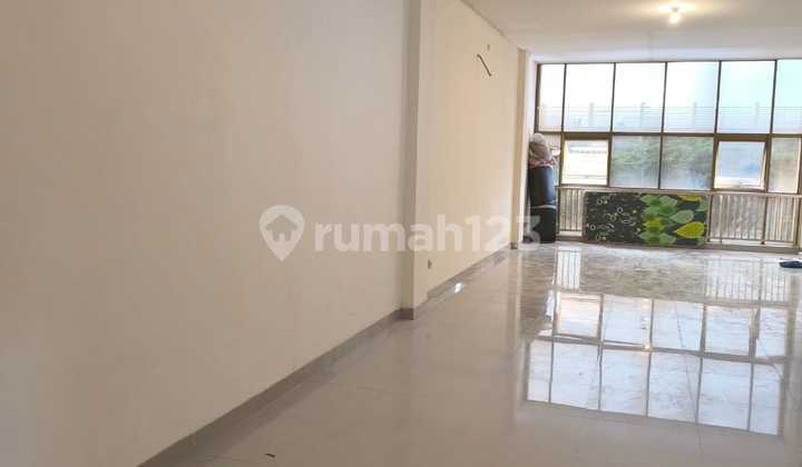 3.5-Storey Shop House (Ruko) in Boulevard Green Lake City, Strategic Price 3.5-Storey Shop House (Ruko) in Boulevard Green Lake City, Strategic Price