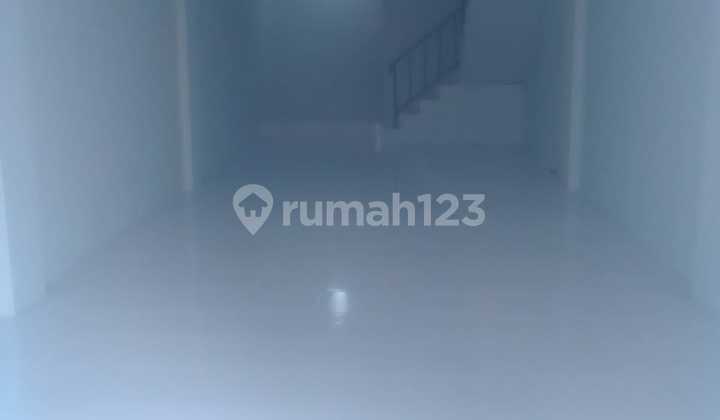 Duri Kosambi 4-Story Shop House Ready to Occupy, Strategic Location, Affordable Rent 2