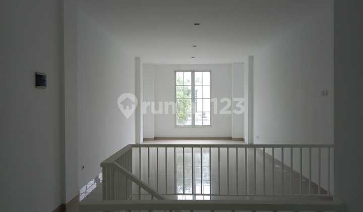 3.5-Storey Shop House (Ruko) in Boulevard Green Lake City, Strategic Price 2