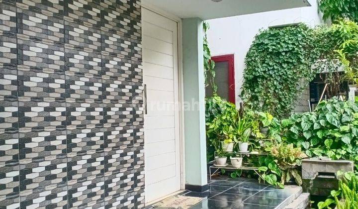 Rumah dua lantai lokasi seterategis di Jln perumahan the address cibubur 2