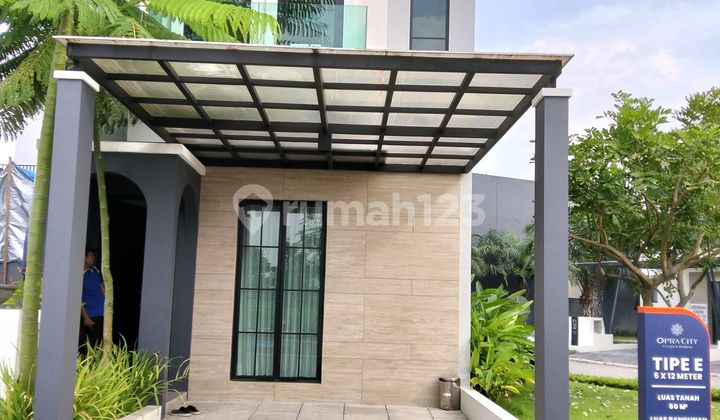 Rumah 2 Lantai D Kawasan Strategis 