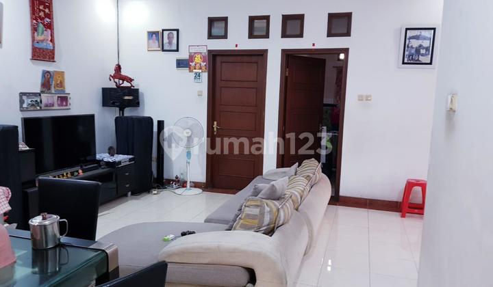 Dijual Rumah dengan tanah yg luas di Kemang Pratama 3  2