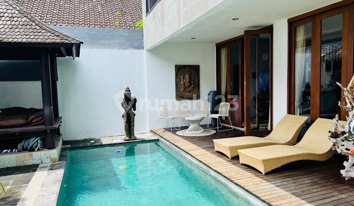 Private villa located in Kerobokan, a great place.