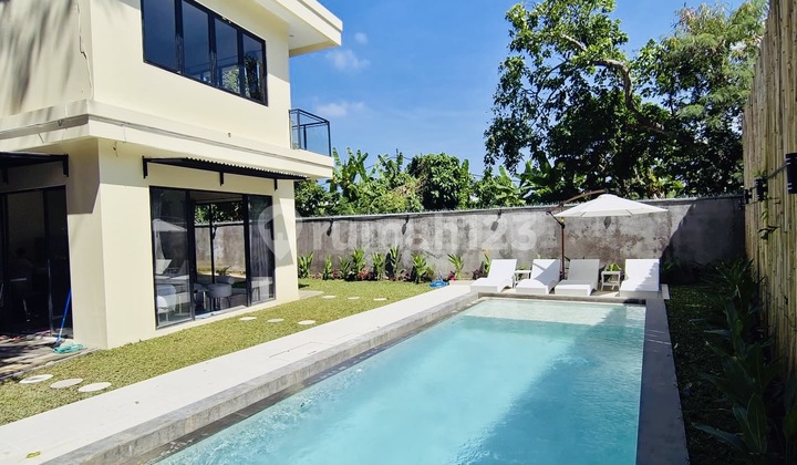 Villa umalas yang modern view sawah 