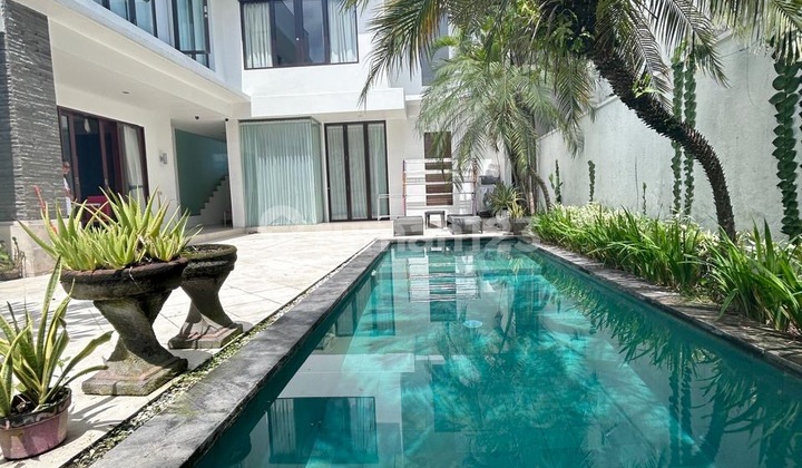 Villa Banjar Anyar has a large garden. Villa Banjar Anyar has a large garden.