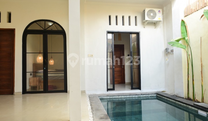 Villa dengan kolam renang di pusat Canggu 