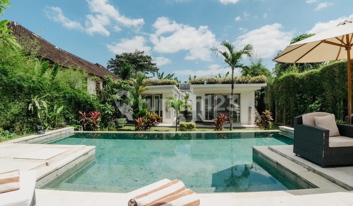 VILLA 4BR UMALAS LINGKUNGAN YANG TENANG VILLA 4BR UMALAS LINGKUNGAN YANG TENANG