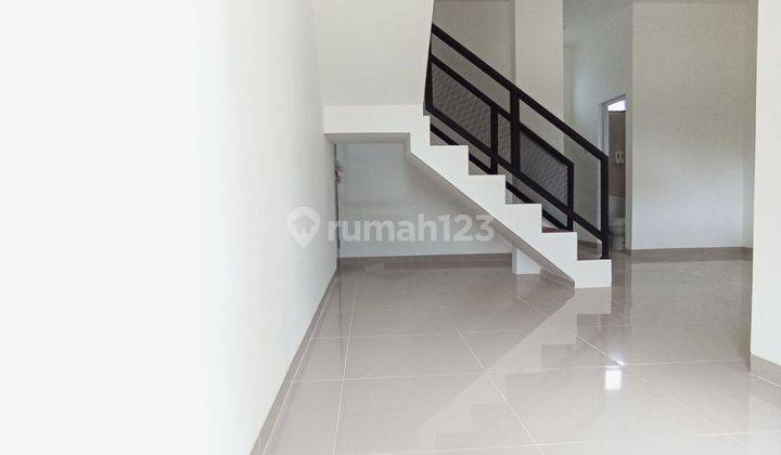 Rumah Pojok 2 Lantai Dekat BXC Mall di Jalan Cendrawasih Baru 2