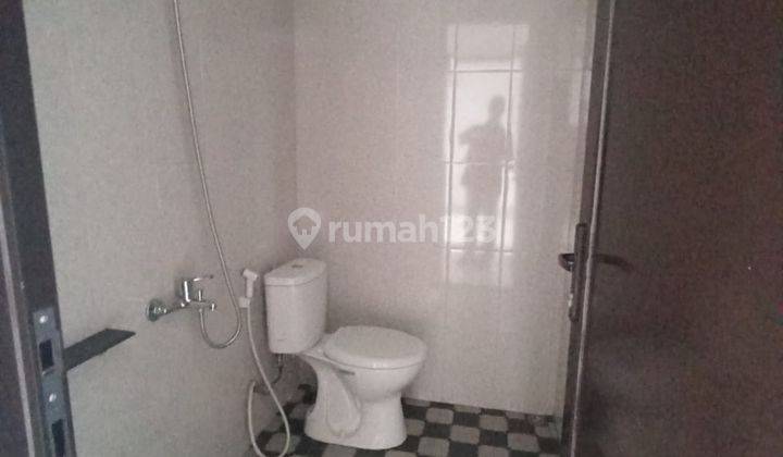 kamar mandi rumah luas dalam komplek, nyaman,