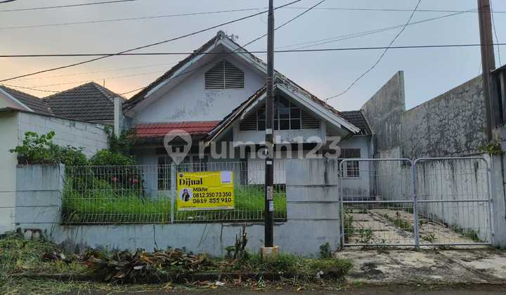 Dijual Rumah murah hitung tanah hadap taman Dijual Rumah murah hitung tanah hadap taman