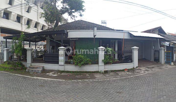 Dijual Rumah Kost Hook, Persis Samping Universitas Atmajaya Yogya Dan Ada Kampus Upn 1