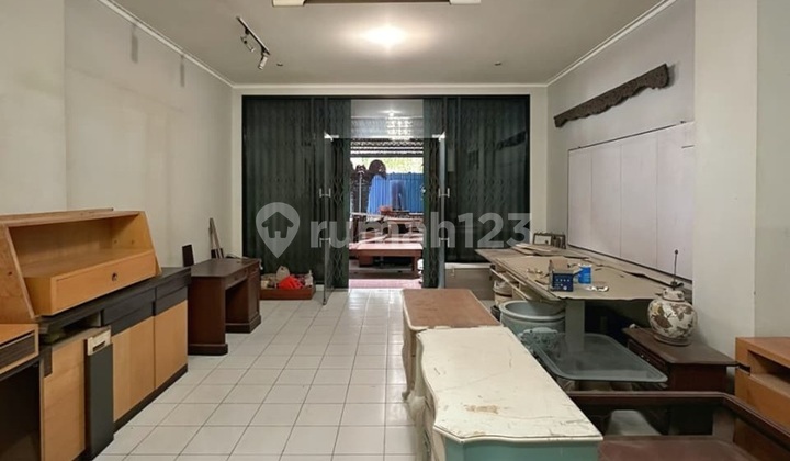 Ruko Gandeng 5  strategis siap pakai atau untuk usaha komersil  lainnya di kebayoran baru JAKSEl Harga Nego 