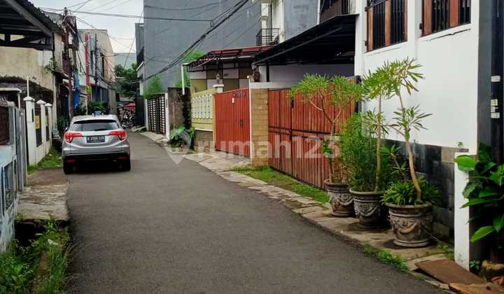 Boarding house
Strategic location, just continue the business and enjoy the profits
Jl. Haji Batong, South Jakarta
Affordable price, ready to occupy, and still negotiable Boarding house
Strategic location, just continue the business and enjoy the profits
Jl. Haji Batong, South Jakarta
Affordable price, ready to occupy, and still negotiable