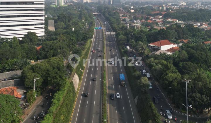 Rumah Strategis, Aman,Nyaman, Siap Dihuni, Dibangun untuk Unit Komersial di Tb Simatupang Jaksel Harga Nego