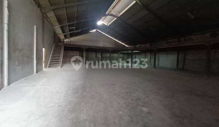 Gudang, Kantor dan Mess, strategis  siap pakai utk usaha lainnya di jln Ciputat Raya, Harga Nego 