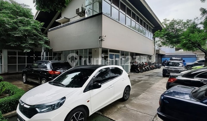 Gedung komersial strategis Sekali siap pakai dan untuk usaha lain di Keb Baru JAKSEL TURUN  Harga Nego