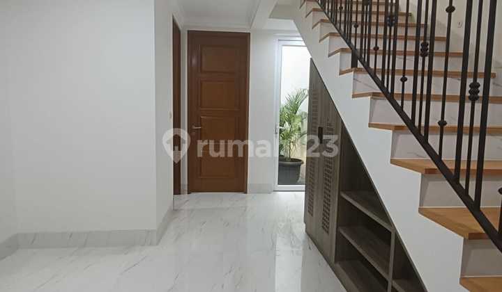 Rumah Baru Strategis Aman, Nyaman, Exsklusif dan Siap di Huni di Mpr L Jaksel Harga Nego