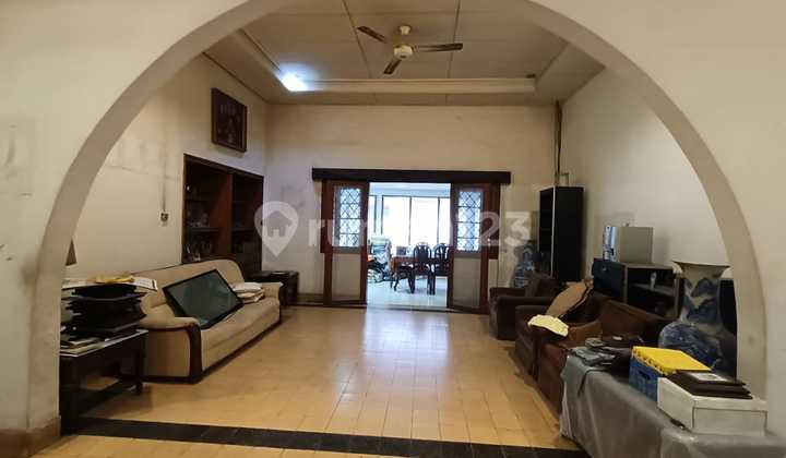 Rumah Lama  Strategis hitung tanah saja dansiap dibagun unit komersial di Jl. Martimbang, Keb Baru  Jaksel