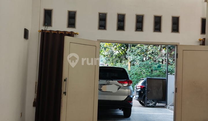 Nice & Ready to Occupy House for Rent in Bintaro Sector 2