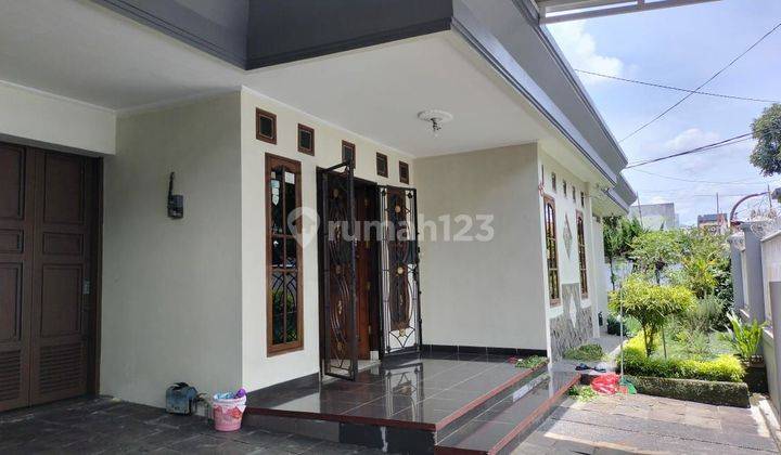 Rumah bagus semi furnished ditengah kota 1