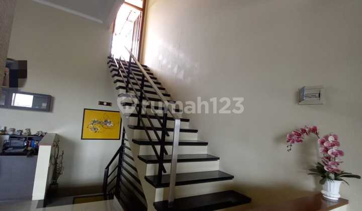 Rumah Tengah Kota Semi Furnished ********  2