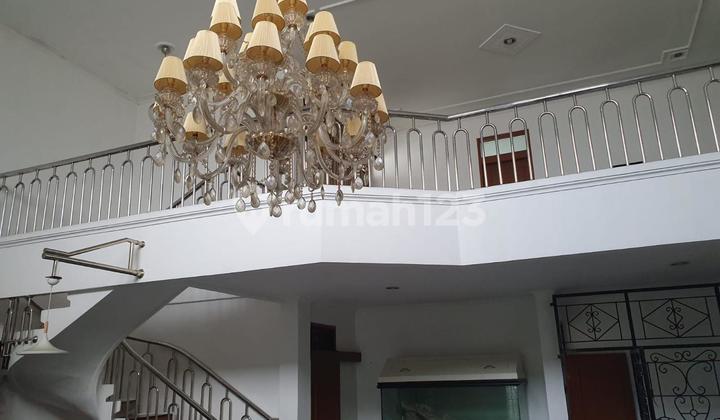 Dijual Rumah Modern 2 Lantai Di Tengah Kota  2