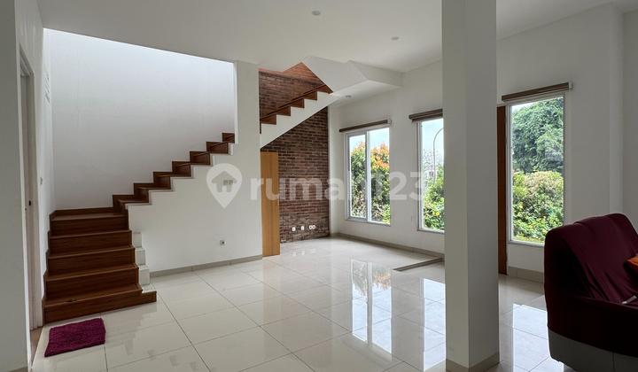 Rumah Rasa Villa 2 Lantai Siap Huni Setiabudi
