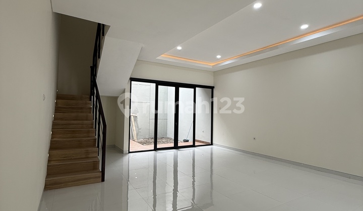 Dijual Cepat Rumah Baru Modern Minimalis 2 Lantai di Kopo Permai 2