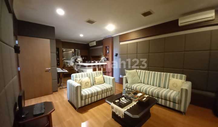 Semi-Furnished City Center House Ready to Move In.