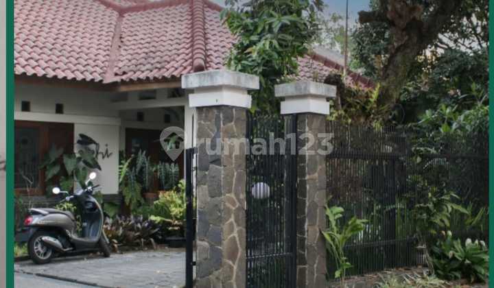 For Sale: Buah Batu Wing House, Suitable for Office Use