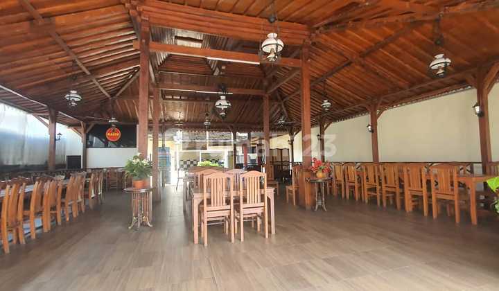 Classic Wood House Restaurant Traditional Gazebo Business Space Salatiga Large Parking Easy Access Busy near toll terminal Argomulyo Sidomukti Sidorejo Tingkir 1