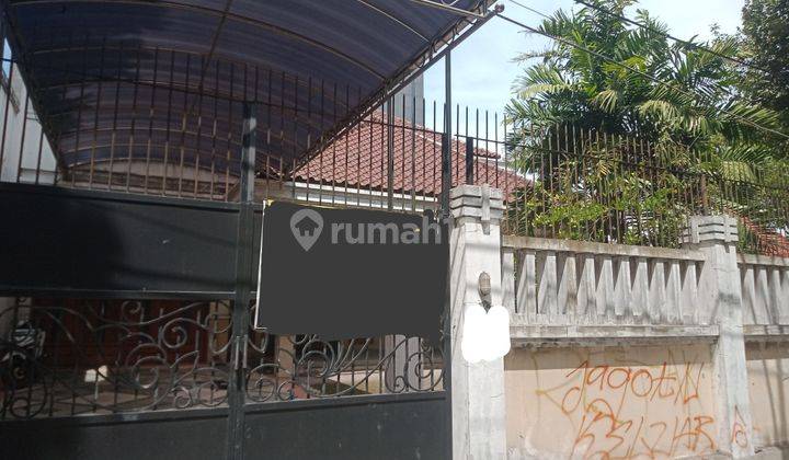 Rumah 2 Lantai Bagus SHM di Jln Jaksa Agung Suprapto, Surabaya 1