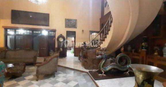 Rumah 2 Lantai Bagus SHM di Ketintang Permai, Surabaya 2