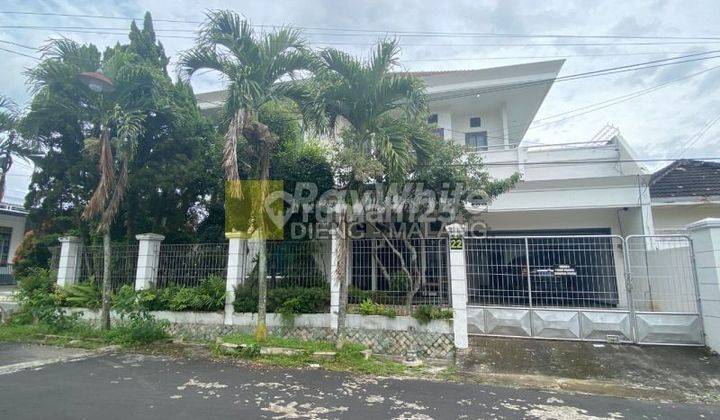 Rumah  Eksklusif 2 Lantai Pojok Tidar Malang 1