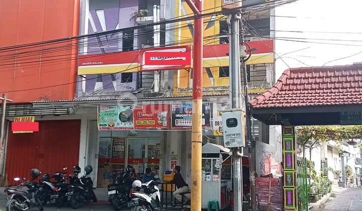 2-Storey Shop House Ex Toko Niaga Malang City 2-Storey Shop House Ex Toko Niaga Malang City