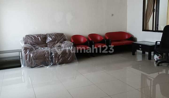 Spacious House in Legenda Wisata 2