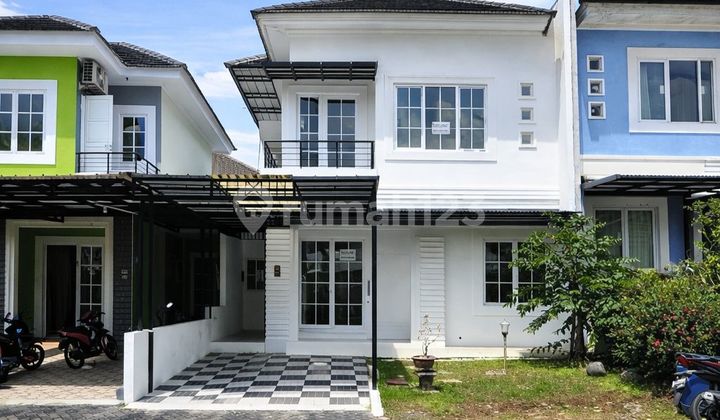 Ready-to-Occupy House in Cibubur Tourism City Ss
