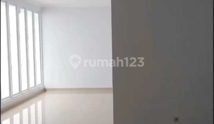 For Sale: Nice and Spacious House in Kota Wisata 2