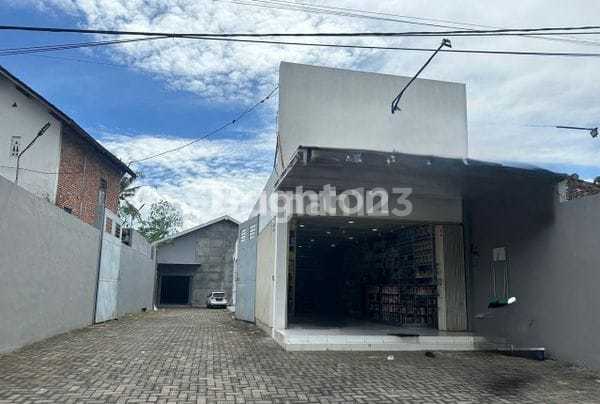 Strategic Warehouse New Building Area Palaan